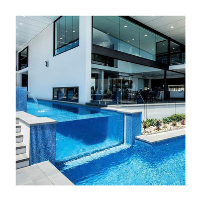 Piscine acrylique de villa avec panneaux de verre sans fin et design intégral