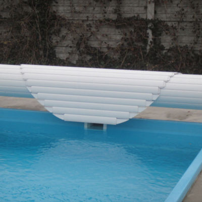 Moteurs à tension de sécurité de 12 V Protection UV automatique Couverture imperméable de piscine