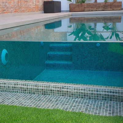 Piscine en verre acrylique à haute transmission lumineuse Piscine en verre par AUPOOL pour votre projet de piscine