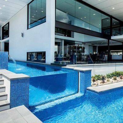 Facile d'installation Conception de piscine acrylique pour la propriété de campagne Natation intérieure Décoration du fond clair