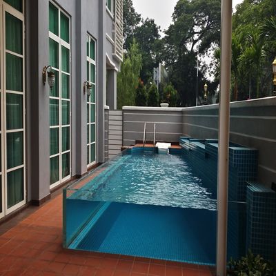 Demandes du client Piscine extérieure rectangulaire en fibre de carbone et en fibre de verre