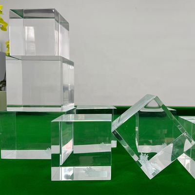 Panneaux d'échantillonnage acryliques transparents à haute transmission lumineuse 93% pour piscine familiale extérieure