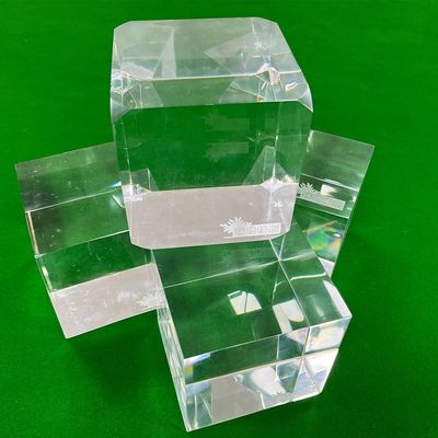 Panneaux d'échantillonnage acryliques transparents à haute transmission lumineuse 93% pour piscine familiale extérieure