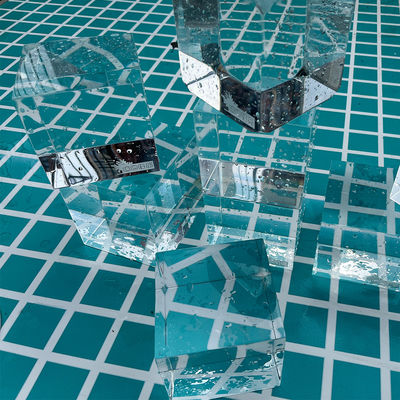 Villa dans un paradis avec des panneaux acryliques clairs et une piscine infinie