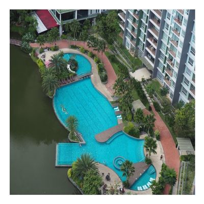 Une piscine de 6 mètres en acrylique pour une installation facile et une eau claire