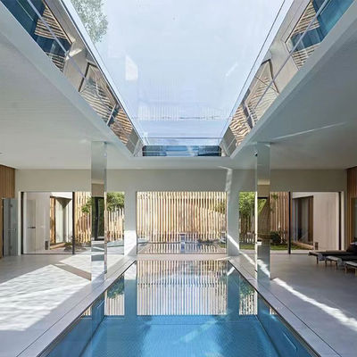 Villa privée jardin piscine en verre acrylique résistant aux intempéries piscine au sol