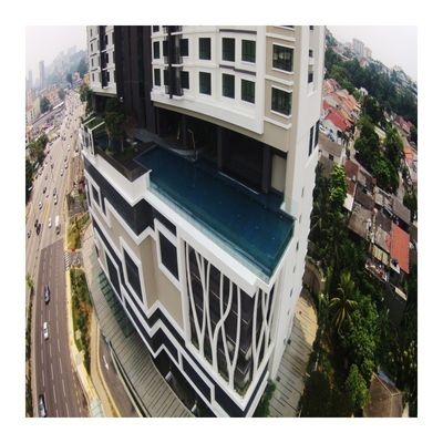 Une piscine extérieure en fibre de verre abordable