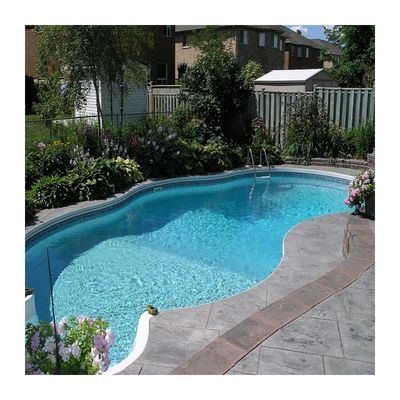 Facile d'installer une chute d'eau pour un rideau mini acrylique dans le paysage de la piscine