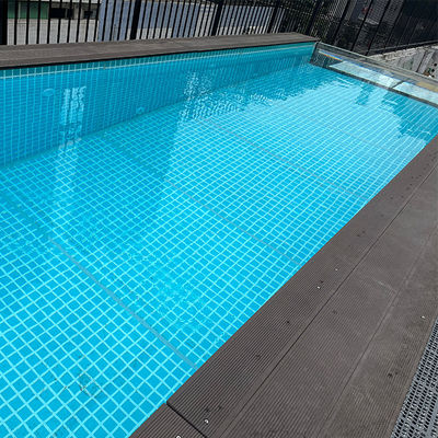 Piscine acrylique préfabriquée de couleur personnalisée à haute transmission lumineuse avec fenêtre transparente