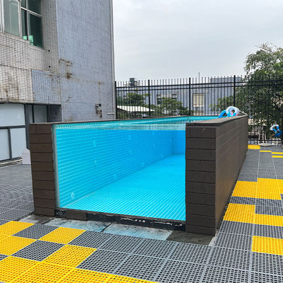 Piscine acrylique préfabriquée de couleur personnalisée à haute transmission lumineuse avec fenêtre transparente