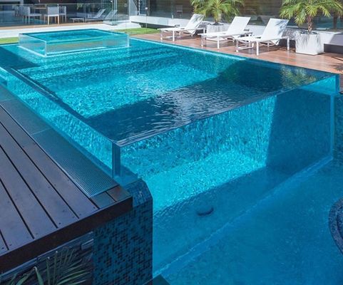 Piscine à haute transmission lumineuse Villa Design moderne piscine extérieure Diaphane 93%