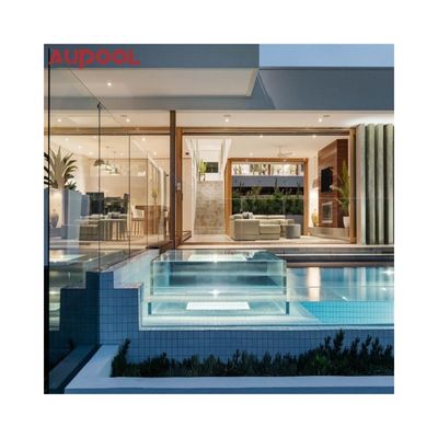 Piscine en verre acrylique rectangulaire à transmission lumineuse élevée pour hôtels souterrains