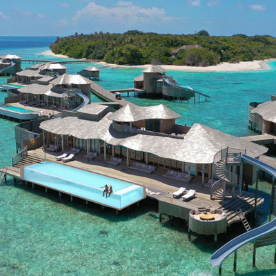 Piscine modulaire au-dessus du sol pour une villa de villégiature à la mode
