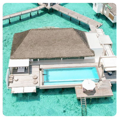 Piscine modulaire au-dessus du sol pour une villa de villégiature à la mode