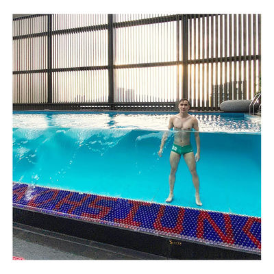 Piscine extérieure acrylique sur toit moderne personnalisée avec mur transparent à l'infini