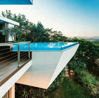 Nettoyer efficacement les grandes piscines avec la fenêtre de piscine acrylique résistante aux UV d'Aupool
