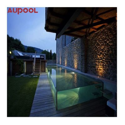 Couverture de piscine en plein air avec une surface acrylique transparente et une dureté de surface élevée