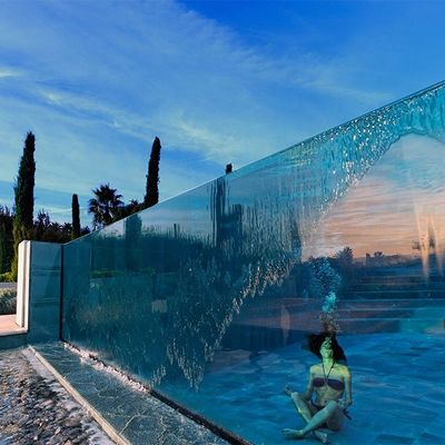 Piscine en verre épais en feuille transparente acrylique Piscine pour la construction de piscines extérieures
