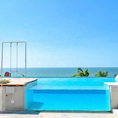 Piscine en acrylique transparente et polyvalente pour la famille