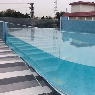 Villa de piscine extérieure avec panneau transparent à 4 côtés et matériau acrylique