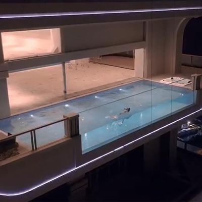 Villa de piscine extérieure avec panneau transparent à 4 côtés et matériau acrylique