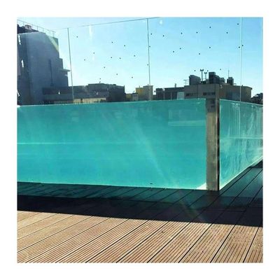 Piscine en acrylique avec haute transmission lumineuse 93%