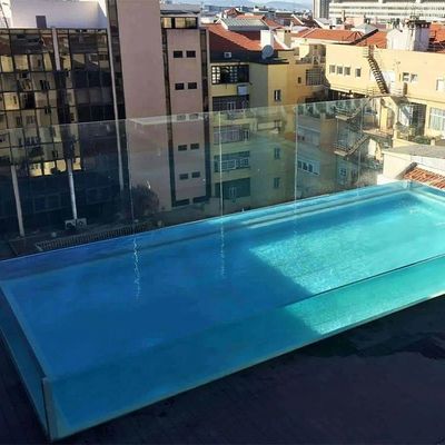 Piscine en acrylique avec haute transmission lumineuse 93%