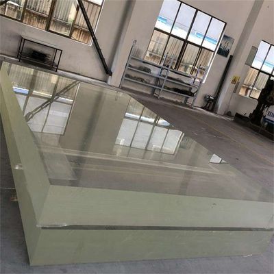 Piscine en acrylique avec haute transmission lumineuse 93%